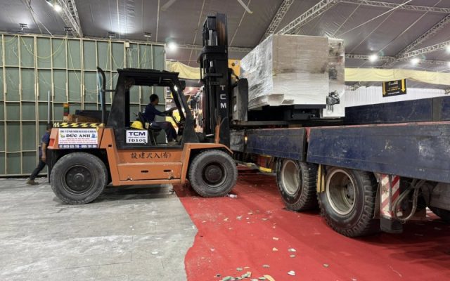 xe nâng triển lãm